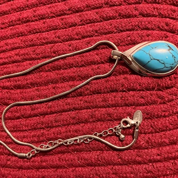 🌸Lia Sophia Necklace - Picture 2 of 6